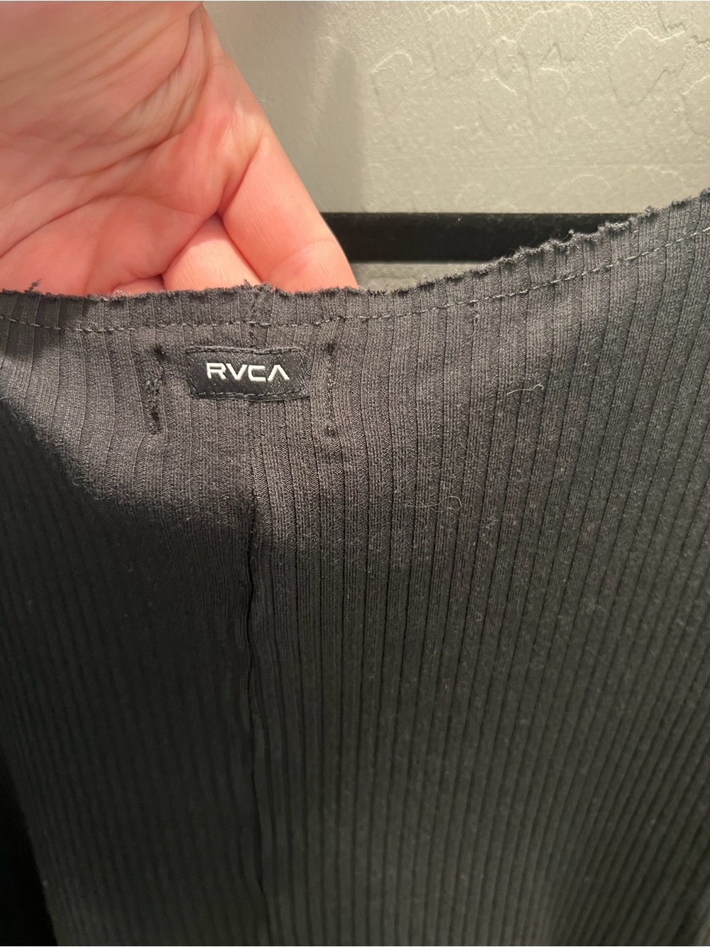 RVCA Charcoal Ribbed Long-Sleeve Cropped Top - Picture 4 of 6
